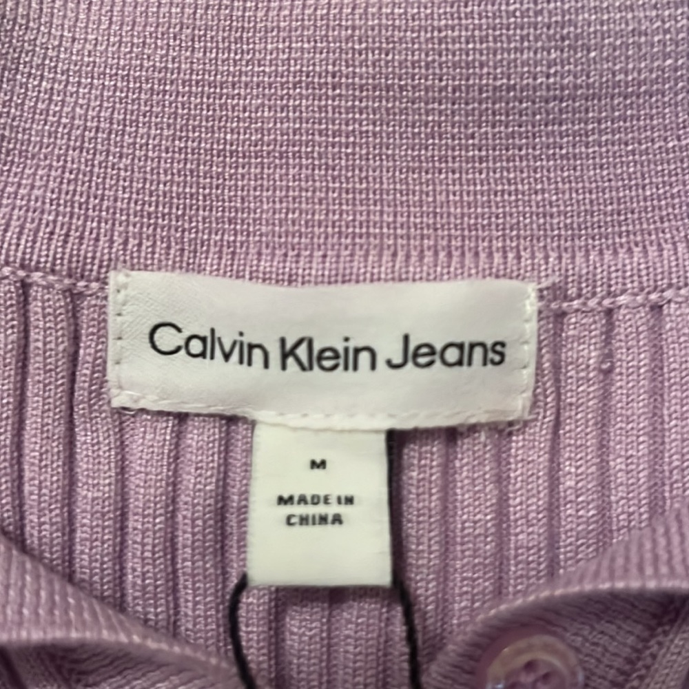 NWT Calvin Klein Jeans Women’s  Med Lavender Ribbed Short Sleeve Half Button Top - Picture 3 of 4